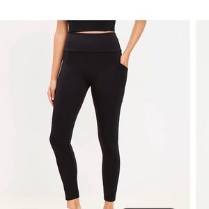 Lou & Grey Pointe Pocket Leggings Medium